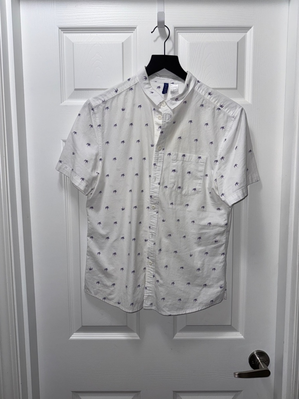 Divided White Short-Sleeve Button-Down Shirt with Navy Micro Palm Print